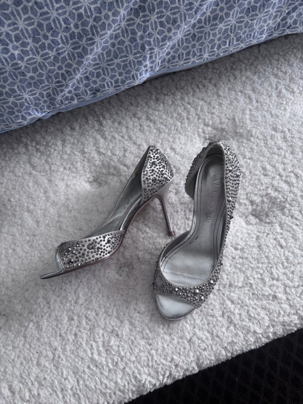 Silver rhinestone studded dress shoes, Size 6